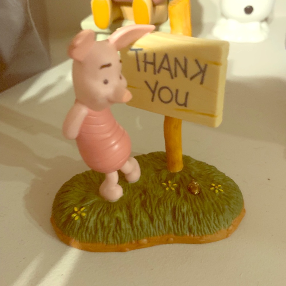 Pooh & Friends Piglet thank you statue